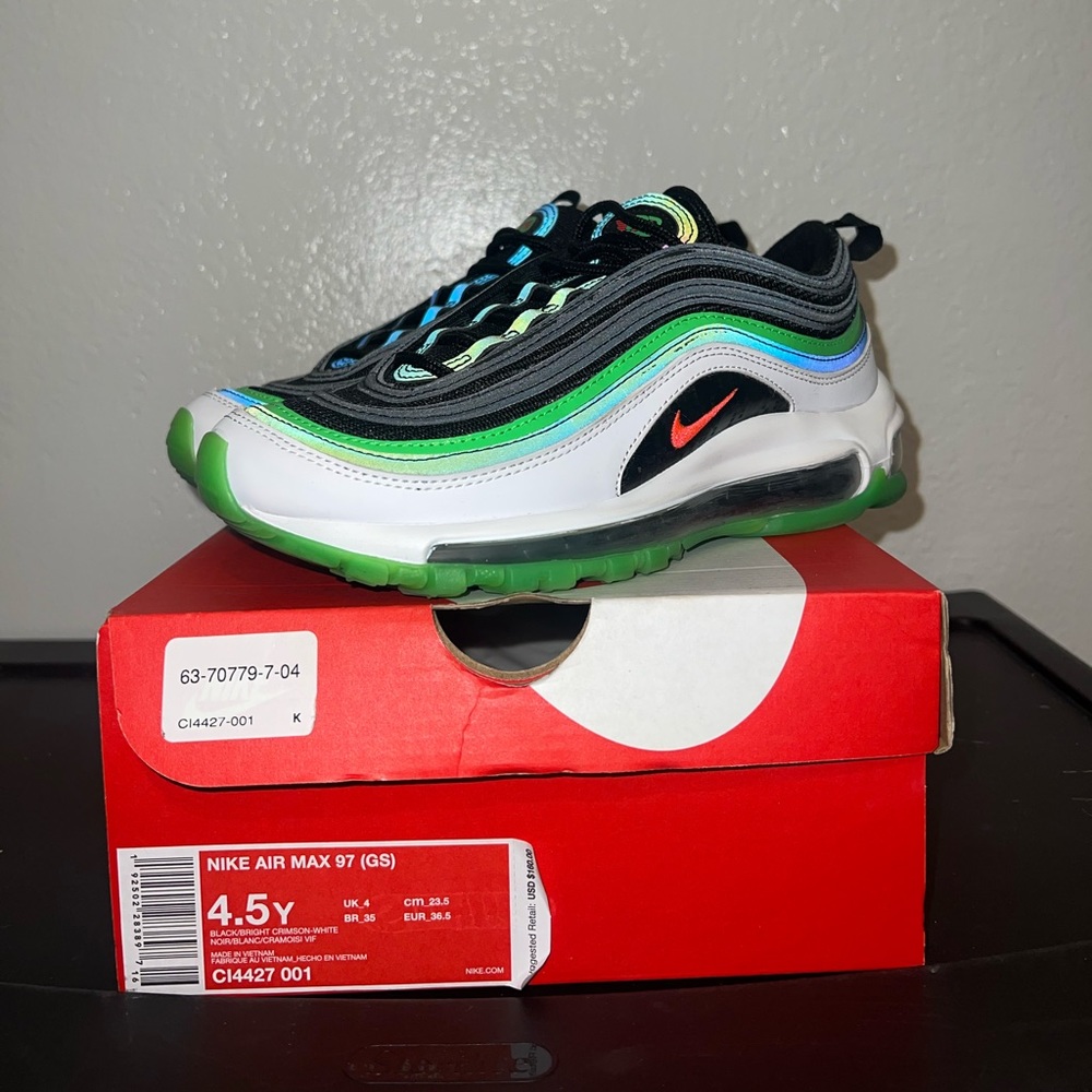 Size 4.5 triple DDD air Max